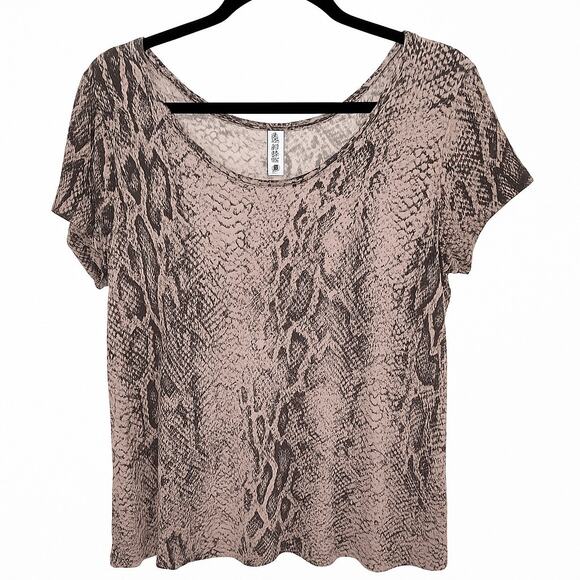 TRE Shop Snake Print Short Sleeve Tee Size Small | Lightweight Animal Print Top - Picture 1 of 2